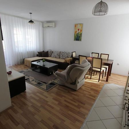 Kasumi Apartment Pristina Extérieur photo